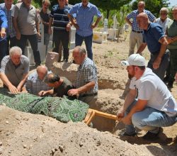 Pembiş Kayacılar Toprağa Verildi