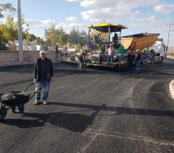 Kasabamızda çevre düzenleme ve sıcak asfalt uygulaması devam ediyor